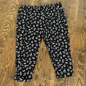 PLUS SIZE: TORRID. Leopard Print Black Torrid stretch flowy pants.